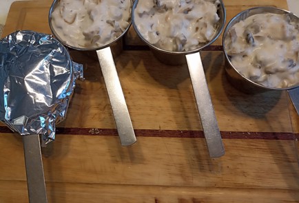 Фото шага рецепта Жюльен с куриным филе и грибами 191148 шаг 11  