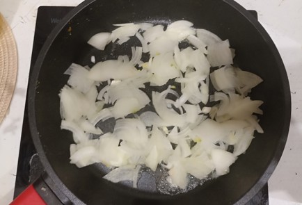 Фото шага рецепта Жюльен с куриным филе и грибами 191148 шаг 2  