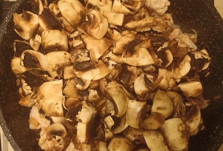 Фото шага рецепта Жюльен с куриным филе и грибами 191148 шаг 4  