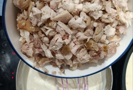 Фото шага рецепта Жюльен с куриным филе и грибами 191148 шаг 8  