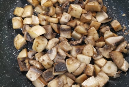 Фото шага рецепта Жюльен с трюфельным соусом 173408 шаг 4  