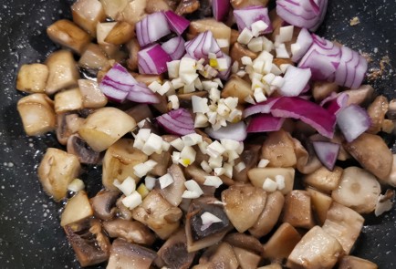 Фото шага рецепта Жюльен с трюфельным соусом 173408 шаг 5  