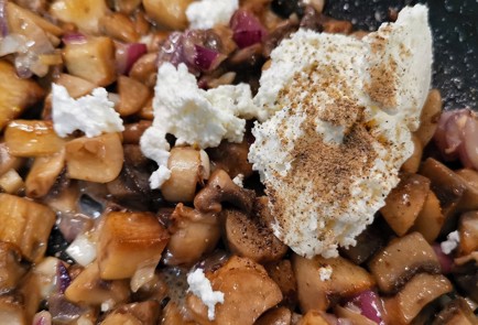 Фото шага рецепта Жюльен с трюфельным соусом 173408 шаг 8  