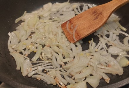 Фото шага рецепта Жюльен в слоеном тесте 189090 шаг 3  