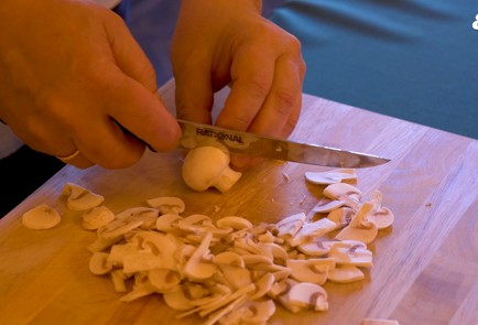 Фото шага рецепта Жюльен в тесте 151571 шаг 3  