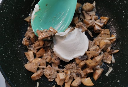 Фото шага рецепта Жюльен 188241 шаг 7