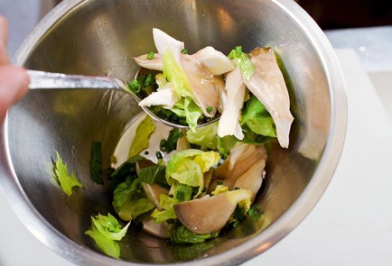 Фото шага рецепта Золотая форель с брюссельской капустой 30403 шаг 1  