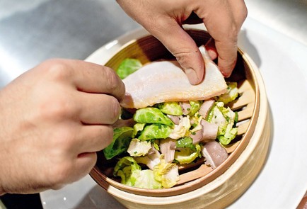 Фото шага рецепта Золотая форель с брюссельской капустой 30403 шаг 3  