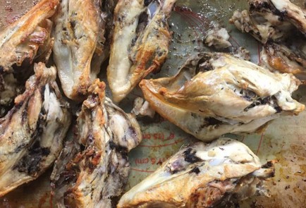 Фото шага рецепта Золотистый куриный бульон 152254 шаг 2  