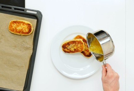 Фото шага рецепта Зразы картофельные с луком и яйцом 91465 шаг 5  