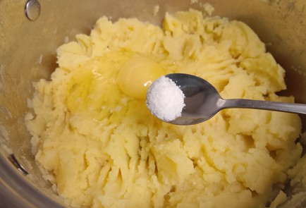 Фото шага рецепта Зразы картофельные с сыром 191610 шаг 4  