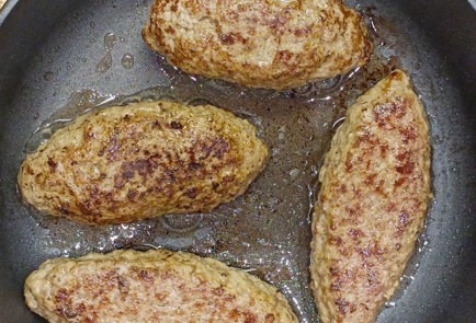 Фото шага рецепта Зразы мясные с начинкой из яиц 187052 шаг 12  