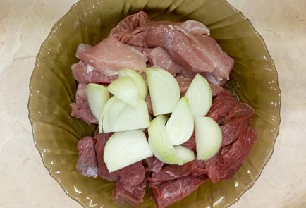 Фото шага рецепта Зразы мясные с начинкой из яиц 187052 шаг 4  