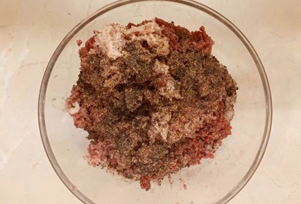 Фото шага рецепта Зразы мясные с начинкой из яиц 187052 шаг 6  