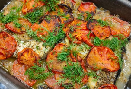 Фото шага рецепта Зубатка с помидорами и луком 175508 шаг 13  