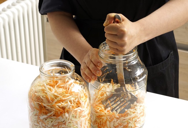 банка с квашеной капустой