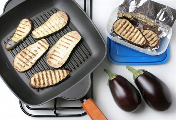 Фото рецепт Баклажаны на гриле под соусом из йогрута