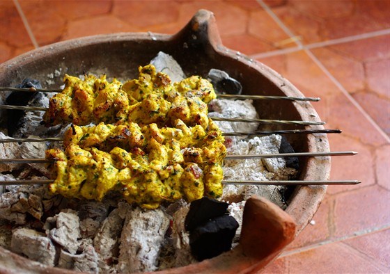 Фото рецепт Куриные шашлыки в йогуртовом маринаде с карри