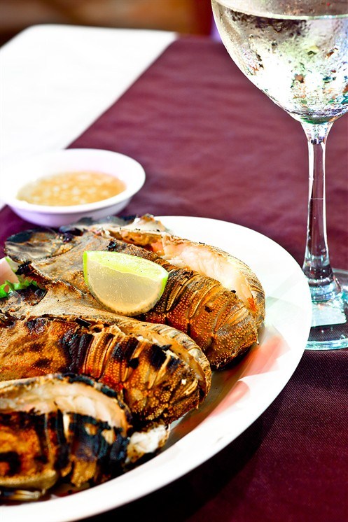 Фото рецепт Лобстер в лимонно-масляном соусе с жареными лимонами