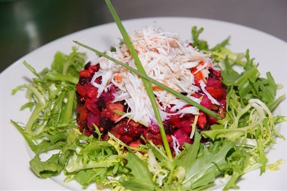 Фото рецепт Винегрет с крабовым мясом