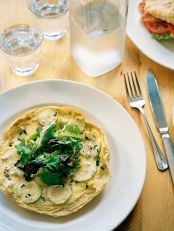 Фото рецепт Пицца с цукини, голубым сыром и эстрагоном