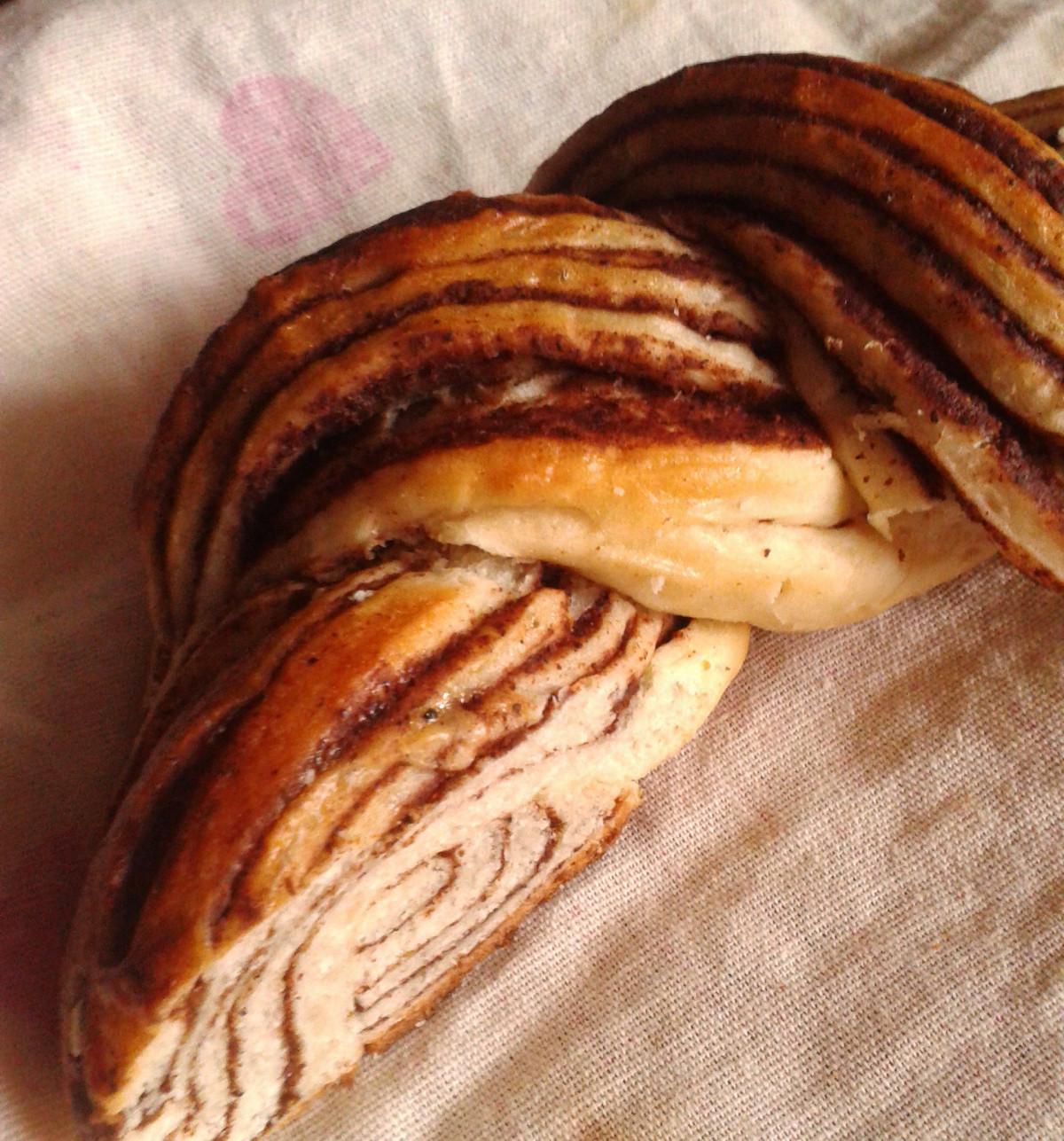 Фото рецепт Эстонская сдобная булка с корицей