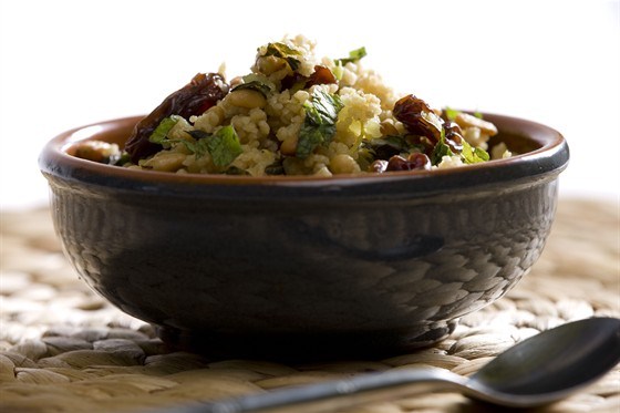 Фото рецепт Кускус с кедровыми орехами и миндалем