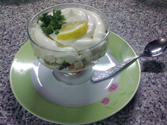 Фото рецепт Закуска из креветок и маринованных огурцов