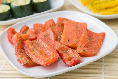 Фото рецепт Жареные перцы с чесноком и травами