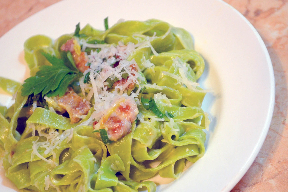 Фото рецепт Зеленая паста феттучини карбонара