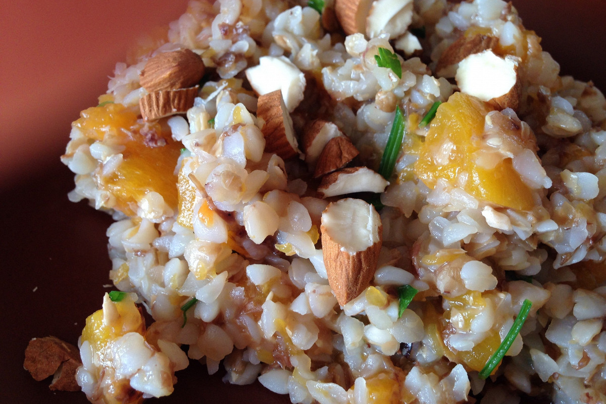 Фото рецепт Гречневая каша на кокосовом молоке с тыквой, петрушкой и миндалем