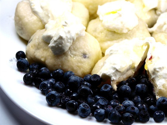 Фото рецепт Вареники с черникой