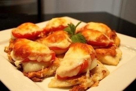 Фото рецепт Рыба, запеченная под овощами и сыром