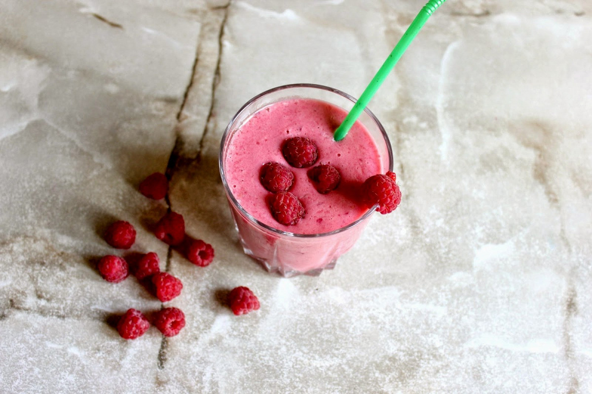 Фото рецепт Смузи с ягодами и бананом