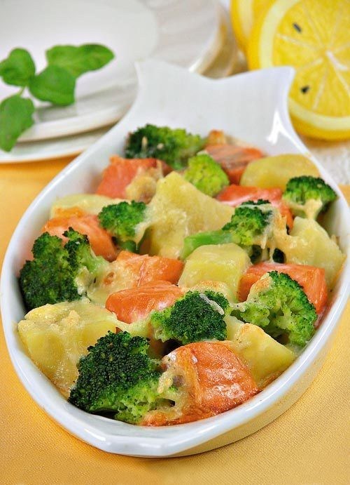 Фото рецепт Запеченный лосось с брокколи