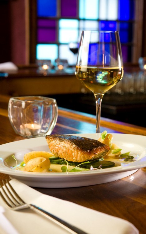 Фото рецепт Лосось, запеченный с картофелем и оливками