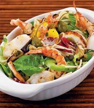 Фото рецепт Морской салат со спагетти