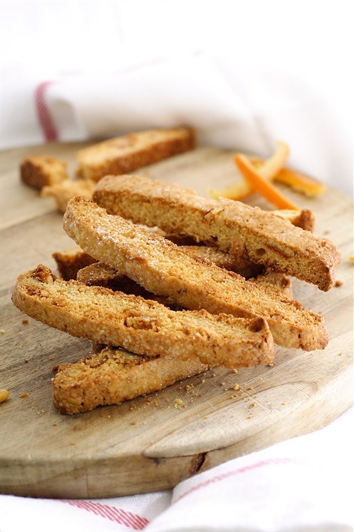 Фото рецепт Бискотти с пармезаном и черным перцем