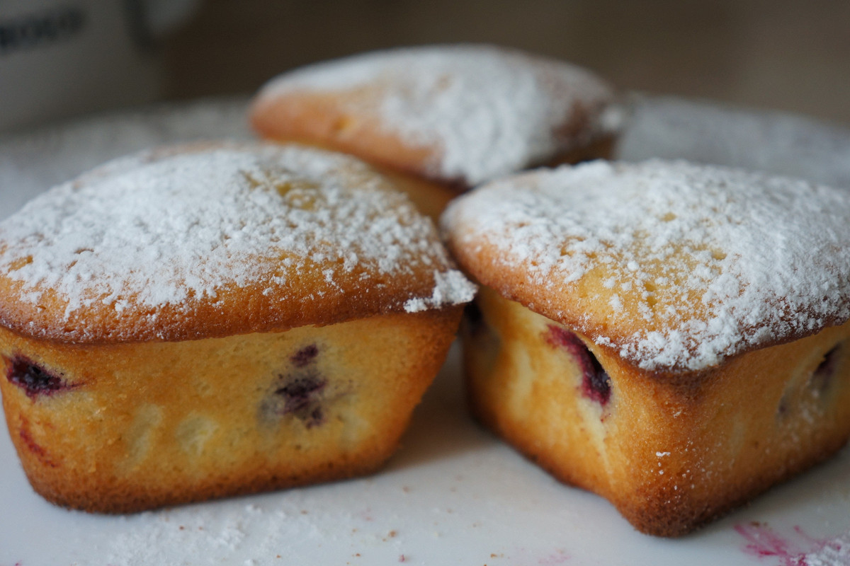 Фото рецепт Кекс с черной смородиной и лимонной цедрой
