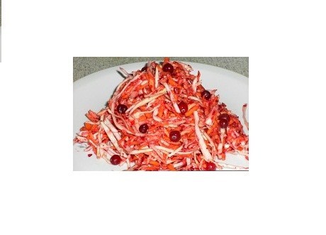 Фото рецепт Капустный салат с репой и клюквенной заправкой