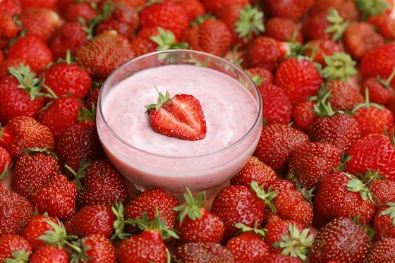 Фото рецепт Крем из клубники с кефиром