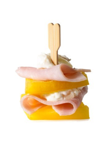 Фото рецепт Канапе с ветчиной и ананасом