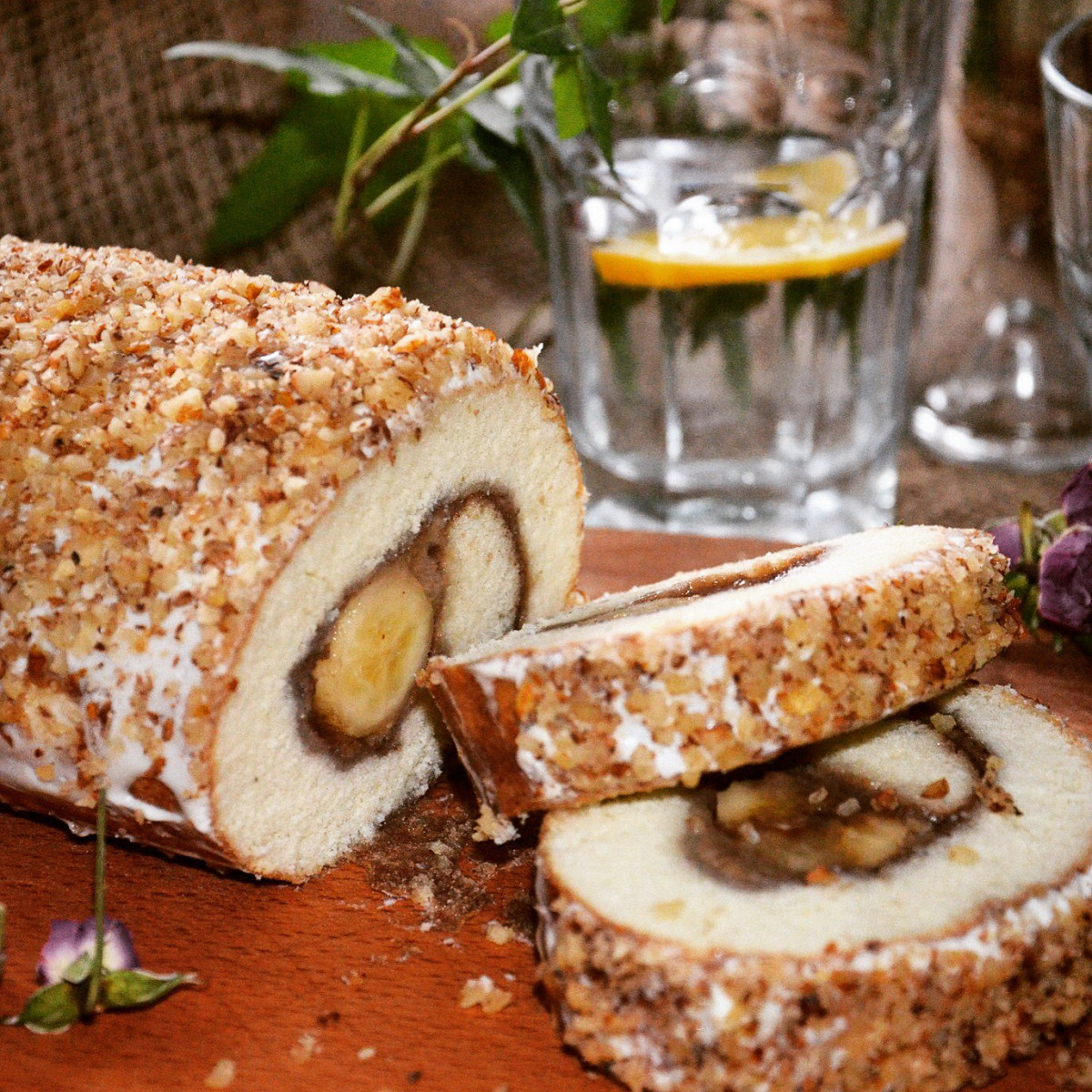 Фото рецепт Рулет с банановой начинкой