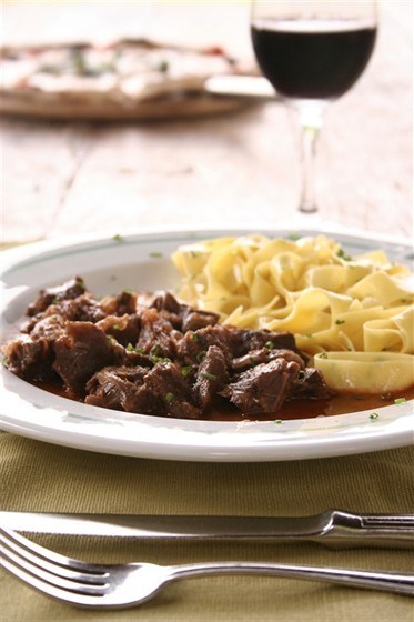 Фото рецепт Говядина тушеная с макаронами