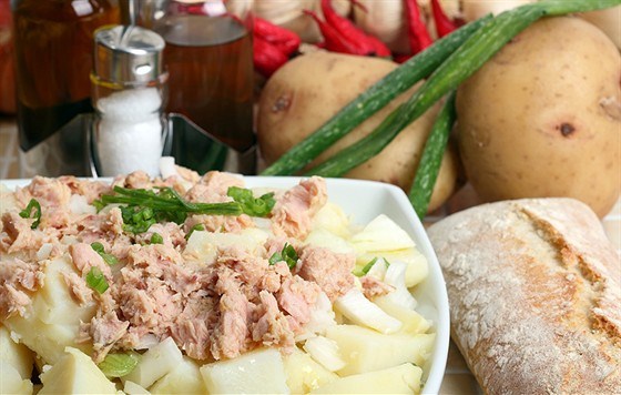 Фото рецепт Картофельный салат с тунцом