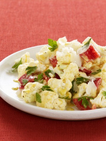 Фото рецепт Салат из цветной капусты с перцем и маслинами