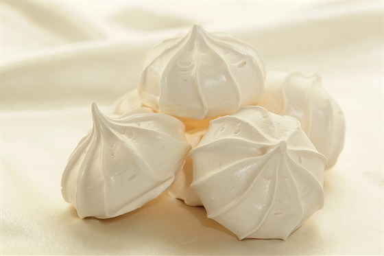 Фото рецепт Меренги с лимонным соусом