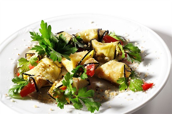 Фото рецепт Салат из баклажанов с базиликом