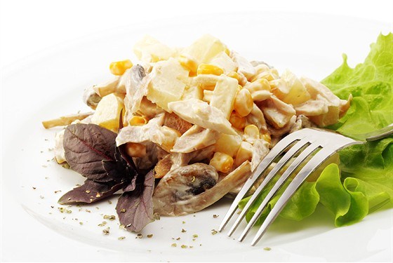 Фото рецепт Салат из курицы с ананасами