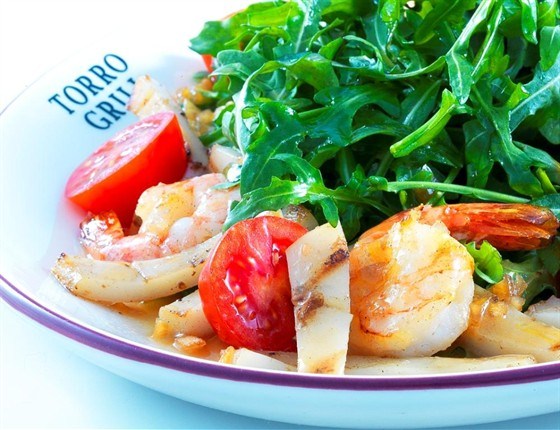 Фото рецепт Салат с морепродуктами гриль и рукколой